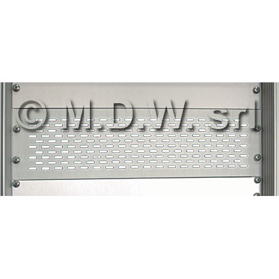 Piastra chiusura frontale in alluminio anodizzato naturale, pannello ventilato 9 unit� rack 19